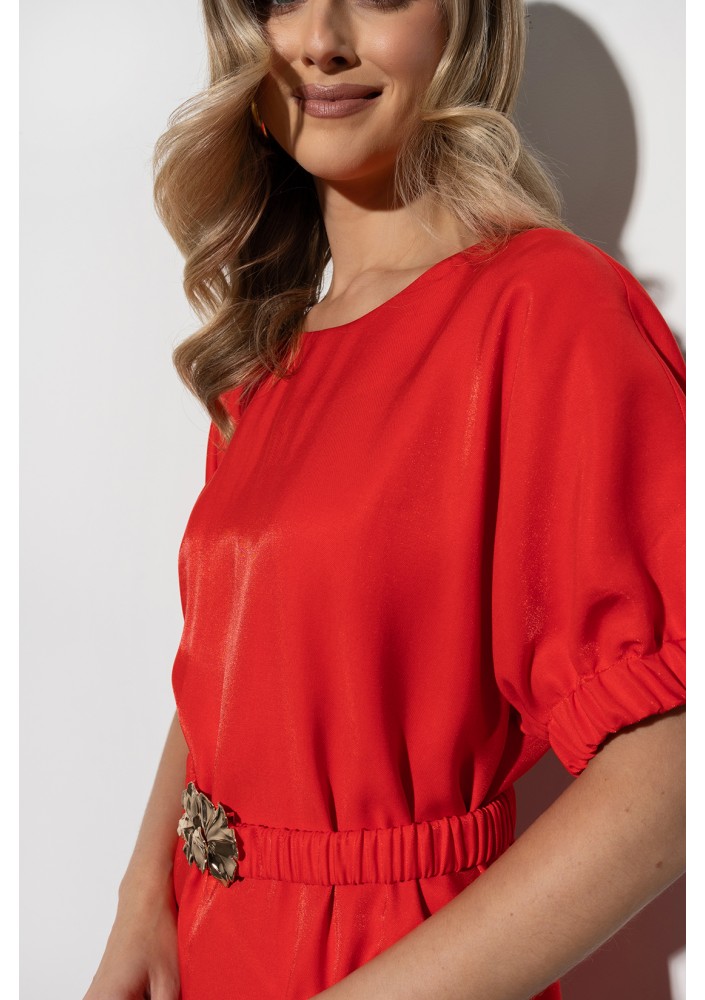 Elegancka czerwona sukienka z delikatnym połyskiem Trudi ZAPS ZAP063